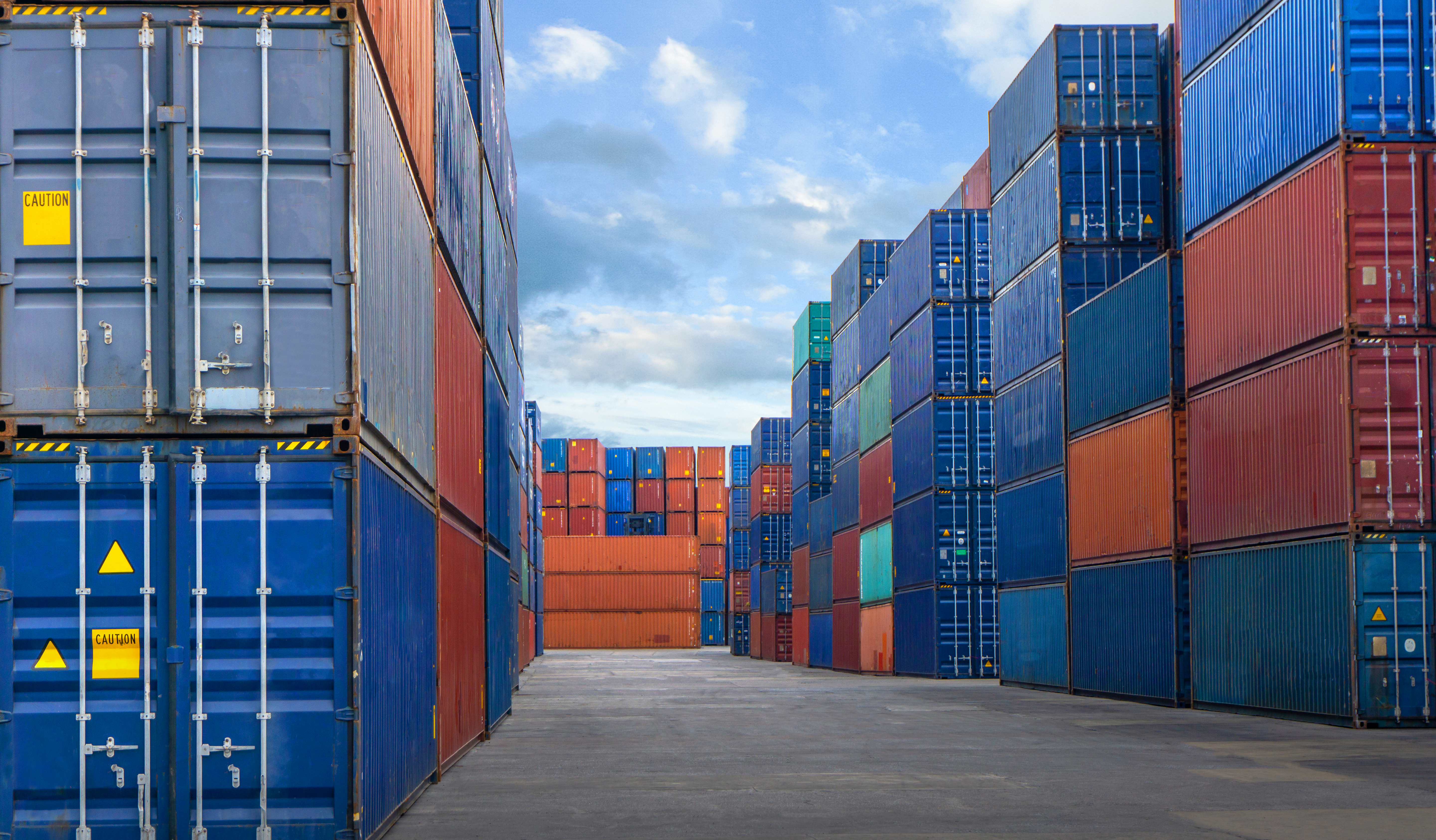 Export shipment and logistics coordination
