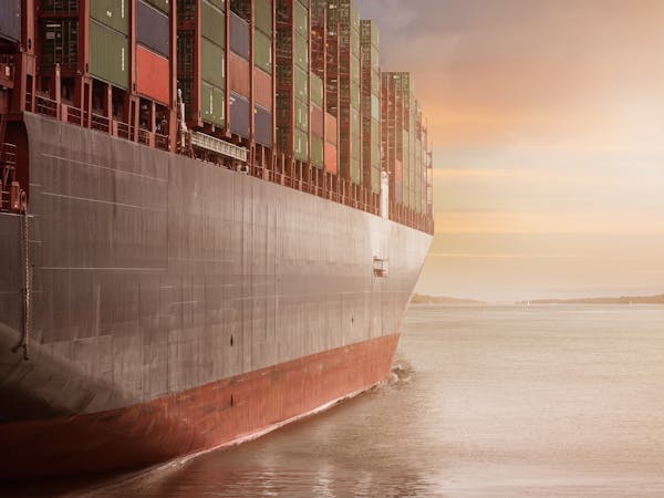 Port shipment and sea freight